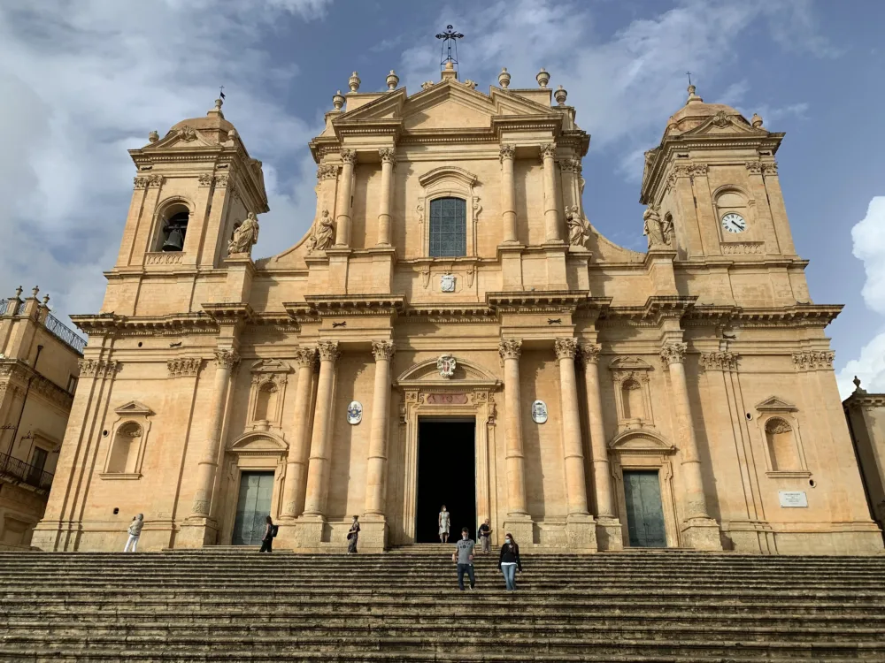 Sicilia on the road fra mandorli e barocco